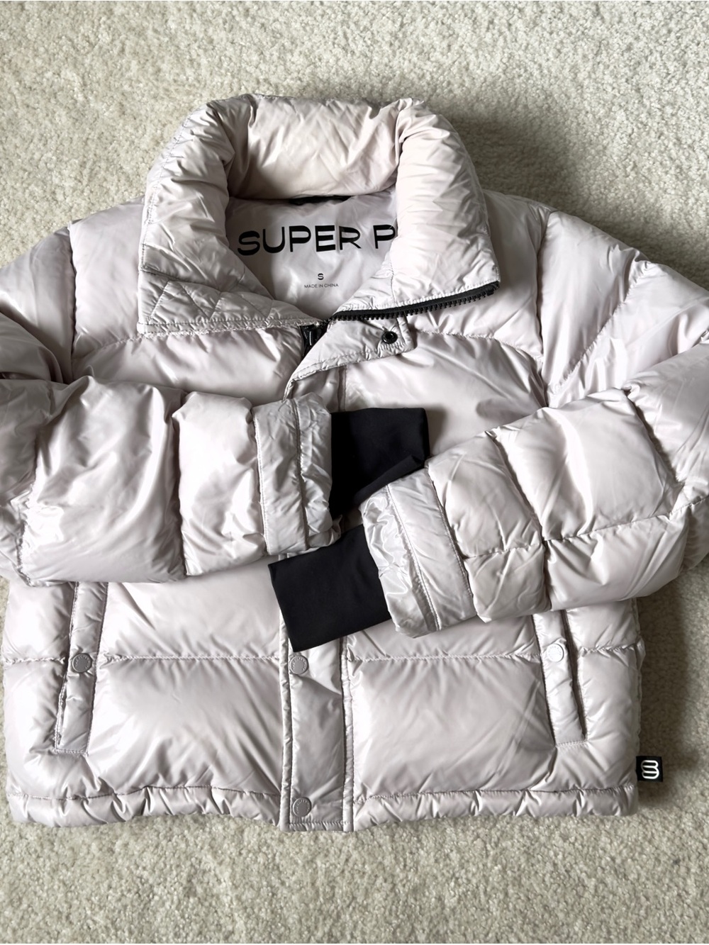 Aritzia TNA Super Puff Shorty - Shiny Puffer Jacket in Shell Pearl Size: small